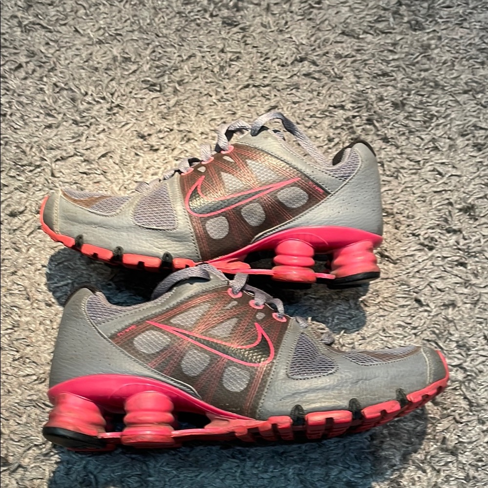 Nike shox agent
